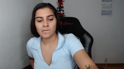 Snapshot of amanda5star chatting on 12.21.25 The queen of the biceps online show from 12.21.25