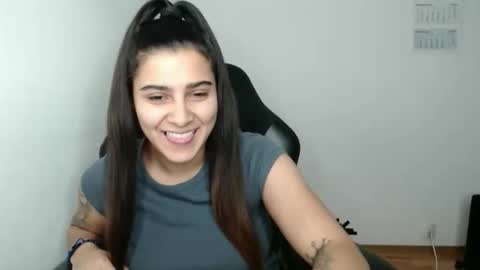 Snapshot of amanda5star chatting on 01.16.26 The queen of the biceps online show from 01.16.26