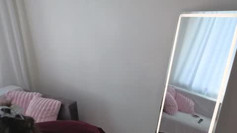 Snapshot of amandacure chatting on 07.12.26 Zoe online show from 07.12.26