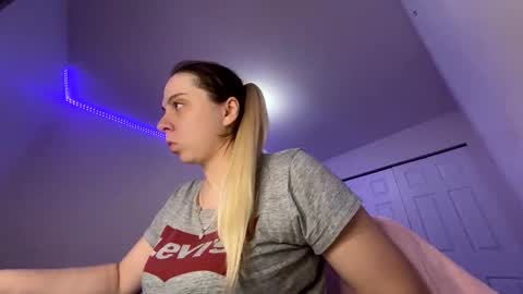 Snapshot of amandainbloom chatting on 02.27.25 Amanda online show from 02.27.25