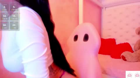 Snapshot of amarantha_milk2 chatting on 12.16.25 amarantha online show from 12.16.25