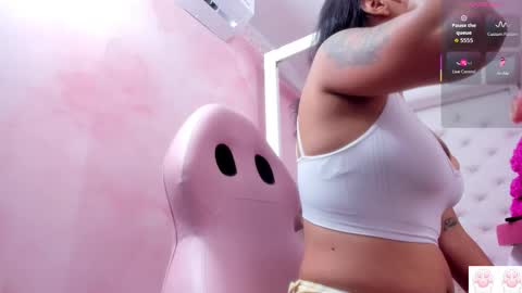 Snapshot of amarantha_milk2 chatting on 12.20.25 amarantha online show from 12.20.25