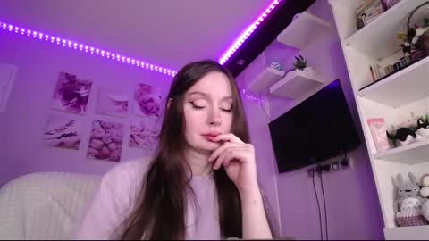 Snapshot of amazing_agness chatting on 03.08.25 amazing_agness online show from 03.08.25