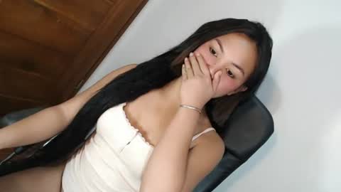 Snapshot of amazing_reign chatting on 07.23.26 reign online show from 07.23.26
