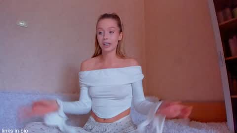 Snapshot of amazing_roxana chatting on 09.21.25 Roxy online show from 09.21.25