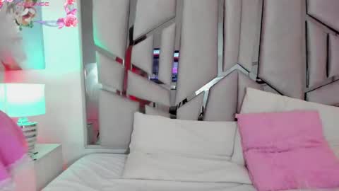 Snapshot of ambar_devon chatting on 02.24.25 online show from 02.24.25