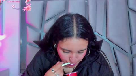 Snapshot of ambar_devon chatting on 02.28.25 online show from 02.28.25