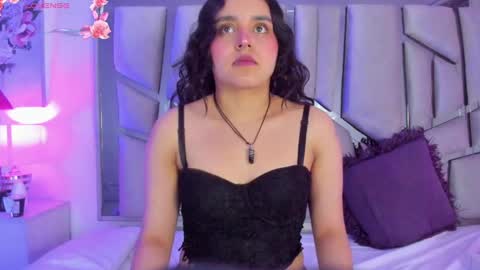 Snapshot of ambar_devon chatting on 03.04.25 online show from 03.04.25