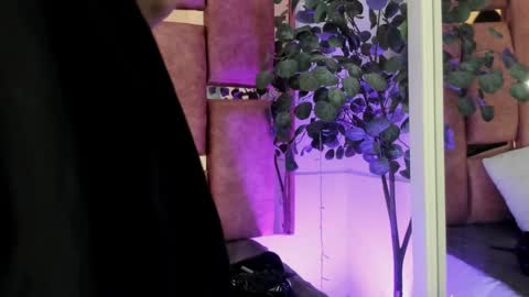 Snapshot of ambar_devon chatting on 09.25.25 online show from 09.25.25