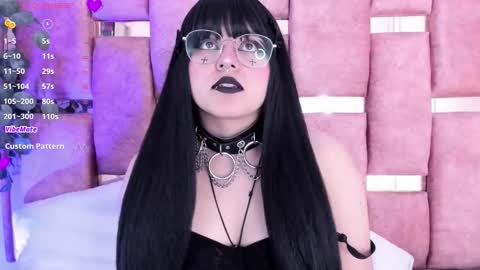 Snapshot of ambar_devon chatting on 10.09.25 online show from 10.09.25