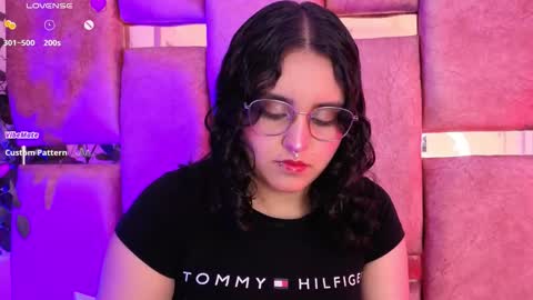 Snapshot of ambar_devon chatting on 11.01.25 online show from 11.01.25