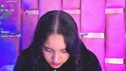 Snapshot of ambar_devon chatting on 11.13.25 online show from 11.13.25