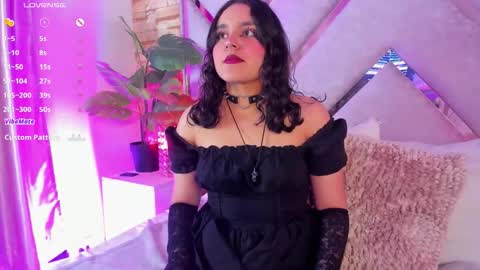 Snapshot of ambar_devon chatting on 12.15.25 online show from 12.15.25