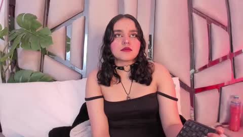 Snapshot of ambar_devon chatting on 12.20.25 online show from 12.20.25