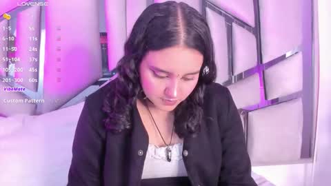 Snapshot of ambar_devon chatting on 01.06.26 online show from 01.06.26