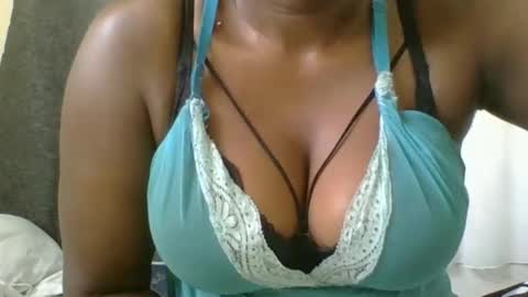 Mia online show from 09.14.25