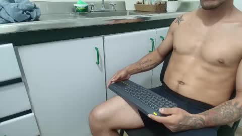 Snapshot of ambar_mds chatting on 11.14.25 Sebas online show from 11.14.25