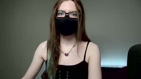 Snapshot of amber_candyfloss chatting on 11.02.25 Amber non-nude model online show from 11.02.25