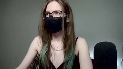 Amber non-nude model online show from 11.05.25