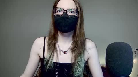 Amber non-nude model online show from 12.04.25