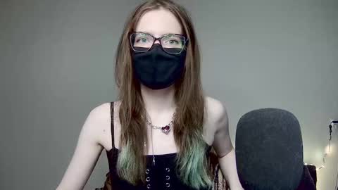 Amber non-nude model online show from 12.05.25