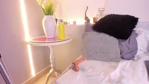 Snapshot of ambercroft_ chatting on 12.17.24 Amber online show from 12.17.24