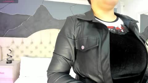 Snapshot of amberrgrey_ chatting on 09.21.25 Amber Grey online show from 09.21.25