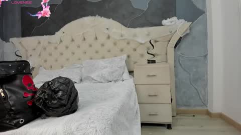 Snapshot of amberrgrey_ chatting on 10.12.25 Amber Grey online show from 10.12.25