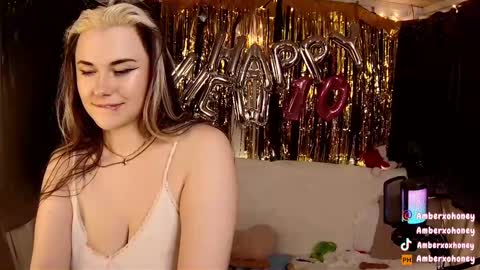 Snapshot of amberxoxhoney chatting on 12.29.24 Amber Honey  online show from 12.29.24