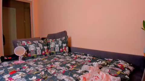 Snapshot of ameli_moon chatting on 10.25.25 Eileen online show from 10.25.25