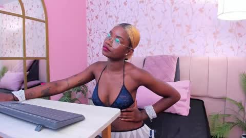 Amelia Adams online show from 10.29.25