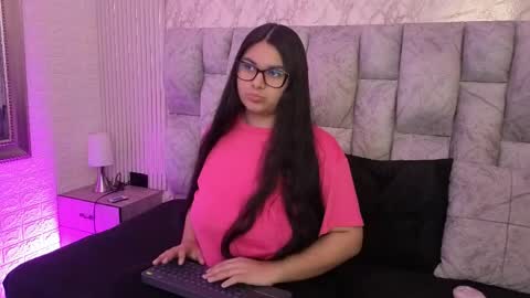 AMELIA CASTELL  online show from 04.17.26