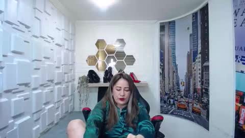 Amell Thomson online show from 10.16.25