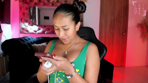 Snapshot of amelyamann chatting on 04.28.26 online show from 04.28.26