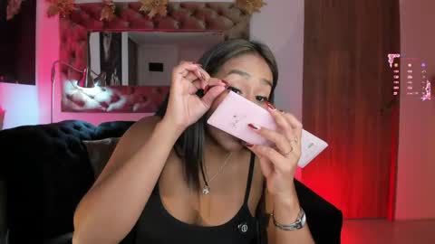 Snapshot of amelyamann chatting on 05.07.26 online show from 05.07.26