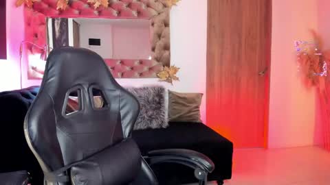Snapshot of amelyamann chatting on 05.12.26 online show from 05.12.26