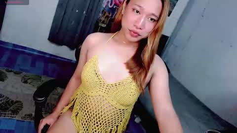 Snapshot of amera_slut chatting on 10.01.25 amera_slut online show from 10.01.25