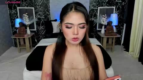 Snapshot of amethyst_claire chatting on 10.02.25 Claire online show from 10.02.25