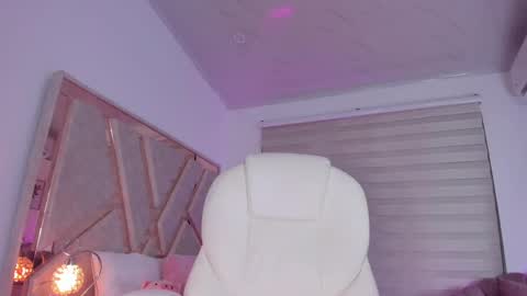 Snapshot of ami_sweet_19 chatting on 02.23.25 Ami  online show from 02.23.25