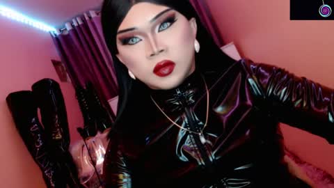 Queen Mireska online show from 04.12.26