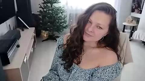 Snapshot of amilafran chatting on 02.15.26 Mila online show from 02.15.26