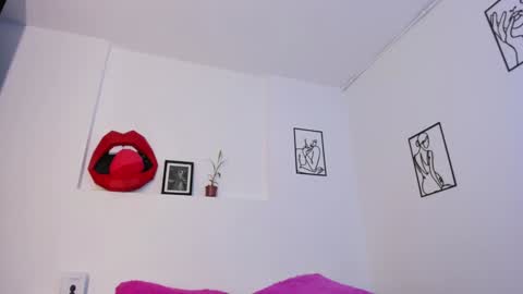 hi guys im ariani ill be off till december 1st for vacation if u want u can add me on snapchat by bio and talk or play there online show from 01.09.25