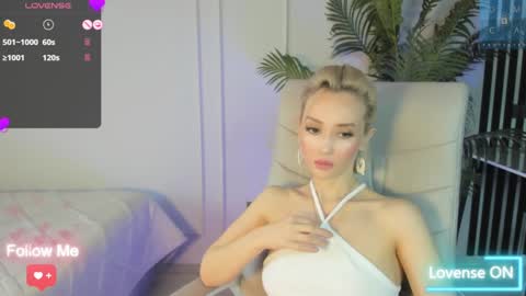 Snapshot of amiwong chatting on 01.19.25 amiwong online show from 01.19.25