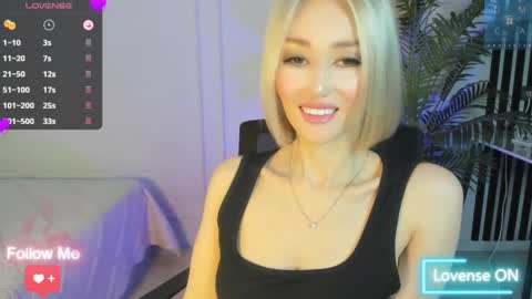 Snapshot of amiwong chatting on 02.18.25 amiwong online show from 02.18.25
