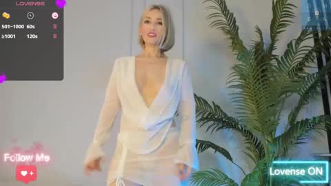 Snapshot of amiwong chatting on 02.28.25 amiwong online show from 02.28.25