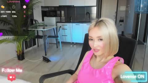 Snapshot of amiwong chatting on 03.04.25 amiwong online show from 03.04.25