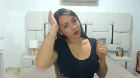 Snapshot of ammy_velez chatting on 01.06.25 ammy_velez online show from 01.06.25