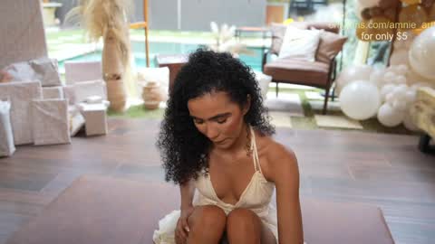 Snapshot of amnie_ chatting on 10.20.25 RETURN 30TH 100 explicit on online show from 10.20.25