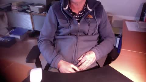 Snapshot of amor2200 chatting on 10.29.25 Amor2200 online show from 10.29.25