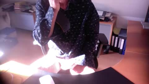 Snapshot of amor2200 chatting on 11.05.25 Amor2200 online show from 11.05.25